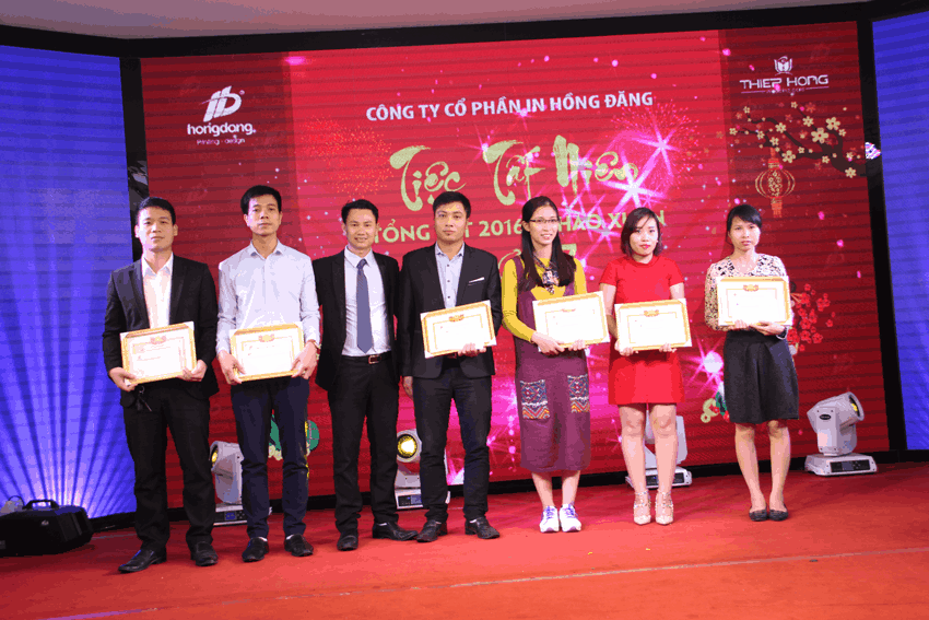 Khen thưởng nhân viên xuất sắc năm 2016